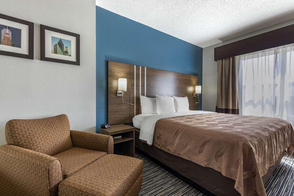 Quality Inn & Suites I-35 E-Walnut Hill Dallas Room photo